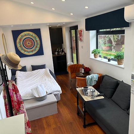 Bespoke Gallery Guesthouse Гендон Екстер'єр фото